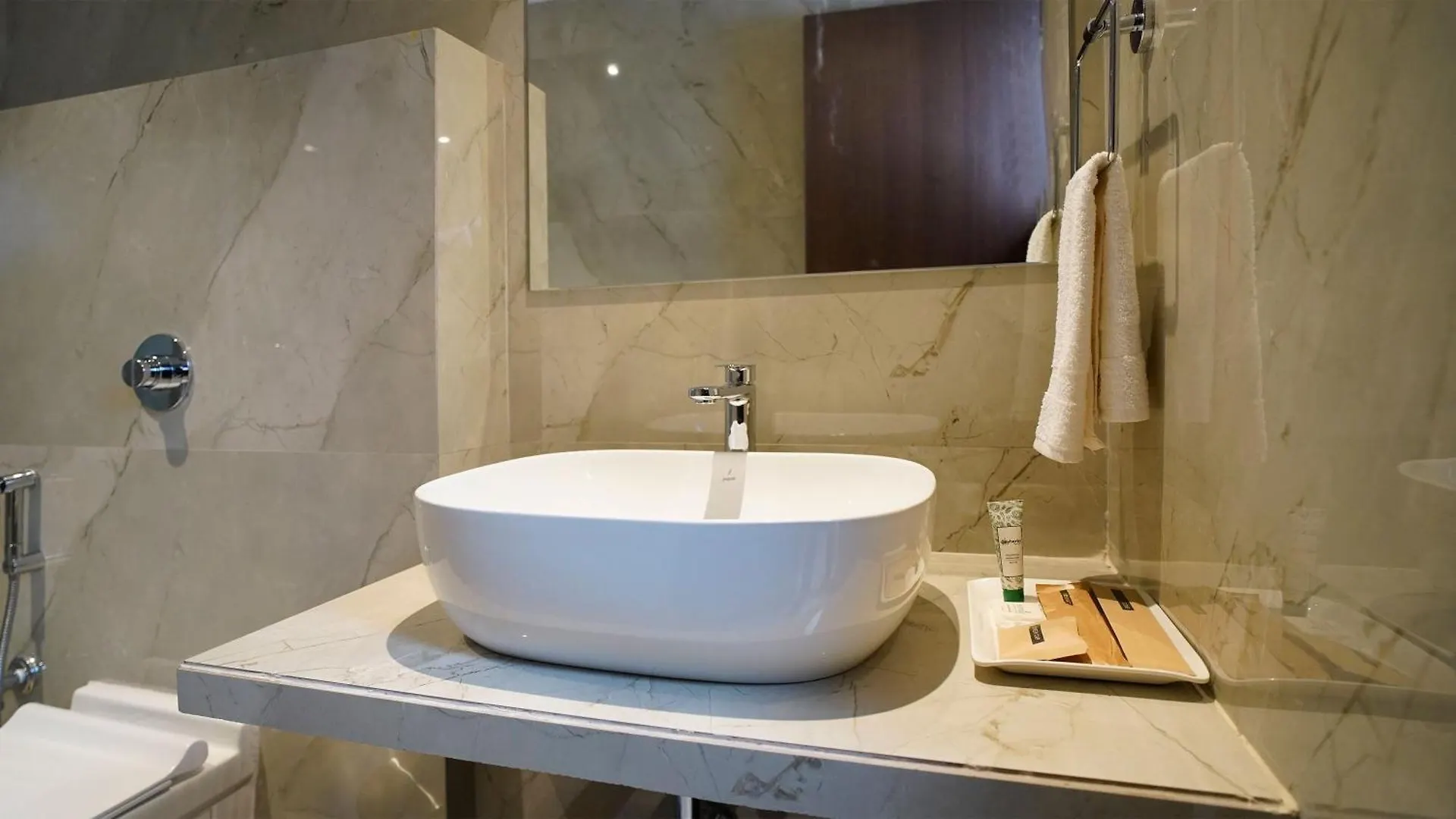 Bed & Breakfast Hotel Ramida Suites At Delhi Airport New Delhi