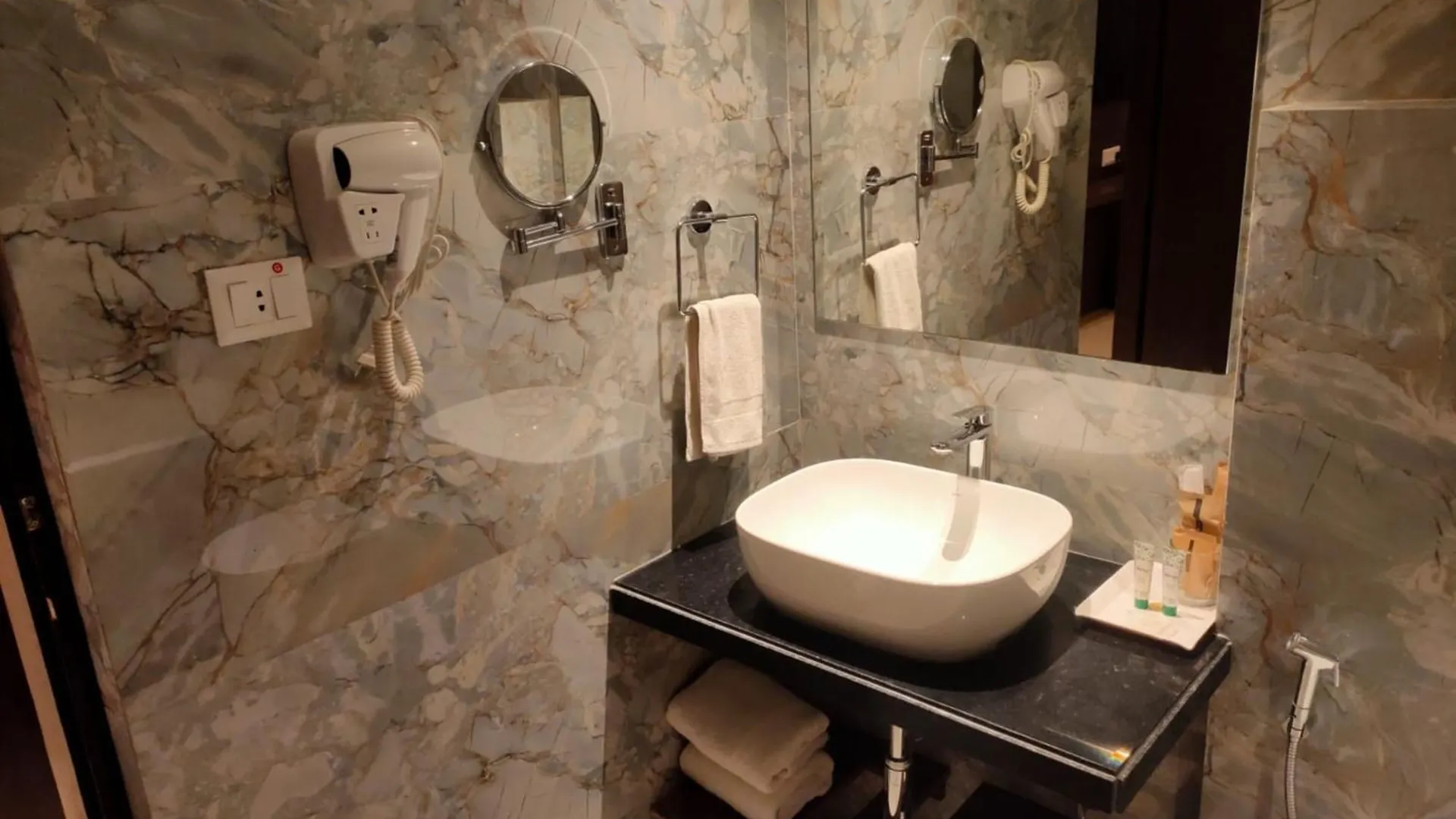 Hotel Ramida Suites At Delhi Airport New Delhi Bed & Breakfast